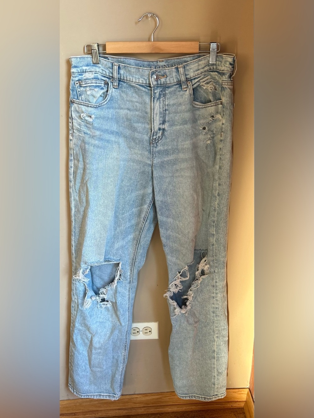 American Eagle Outfitters Light Blue Distressed Boyfriend Jeans